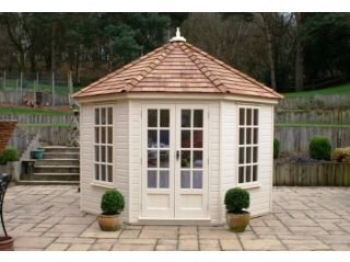 The Kingsley is an elegant traditional summerhouse